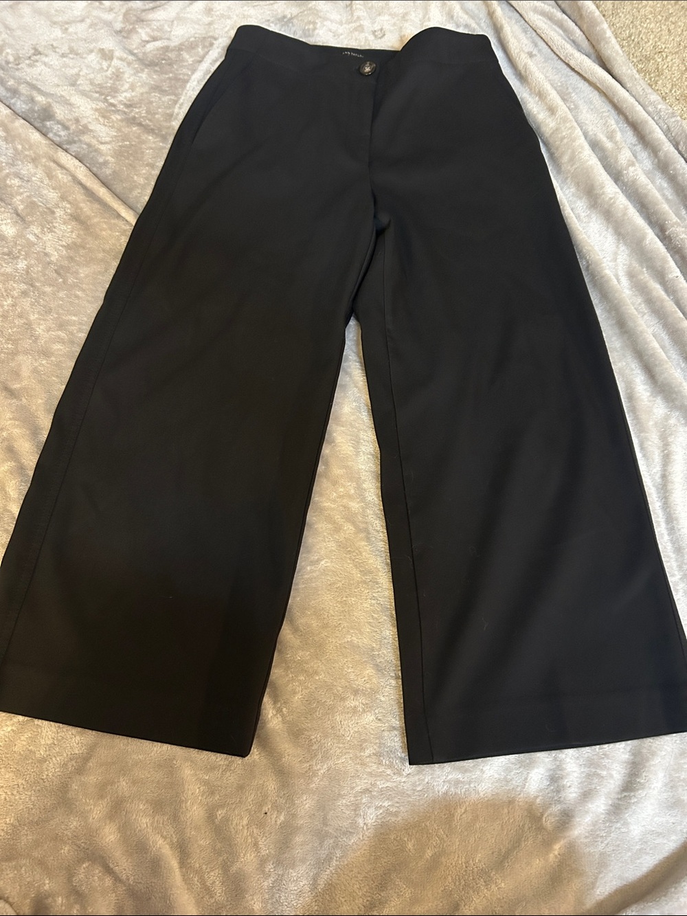 Ann Taylor curvy fit wide leg cropped pants